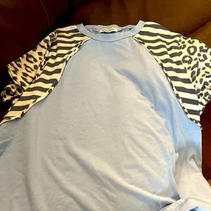 Short sleeve light blue shirt! Sleeves zebra print! Size 3x fits like 2x